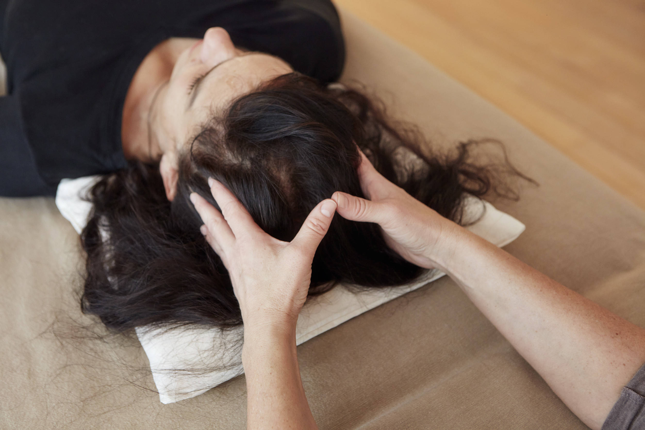 Foto Behandlung Kopf Scheitelbeine